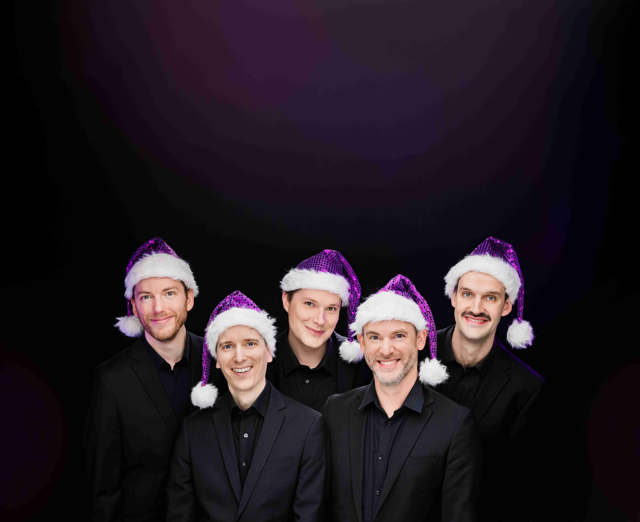 Harmonists mit Weihnachtsmützen